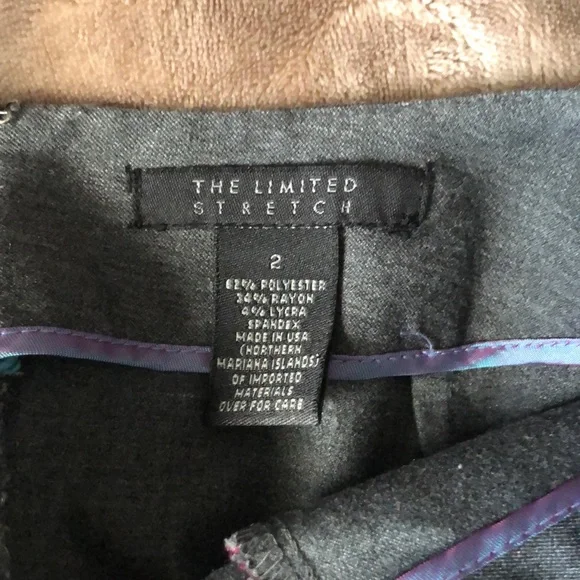 The Limited - Cute stretch skirt. Excellent condition to big for me - Picture 4 of 4